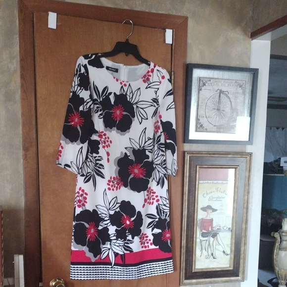 Nine West Black and Red Floral Long Sleeve Dress - Picture 1 of 3